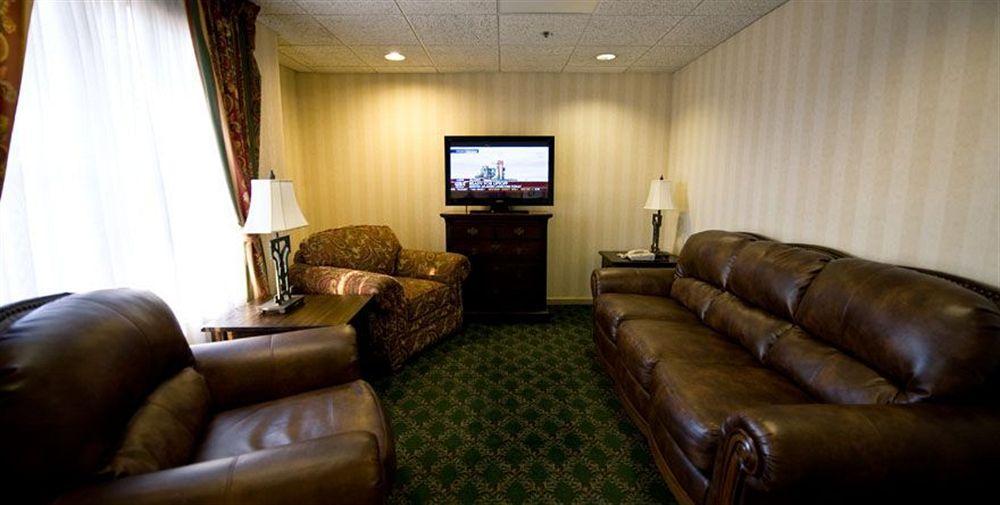 Greystone Inn & Suites Ванс Экстерьер фото