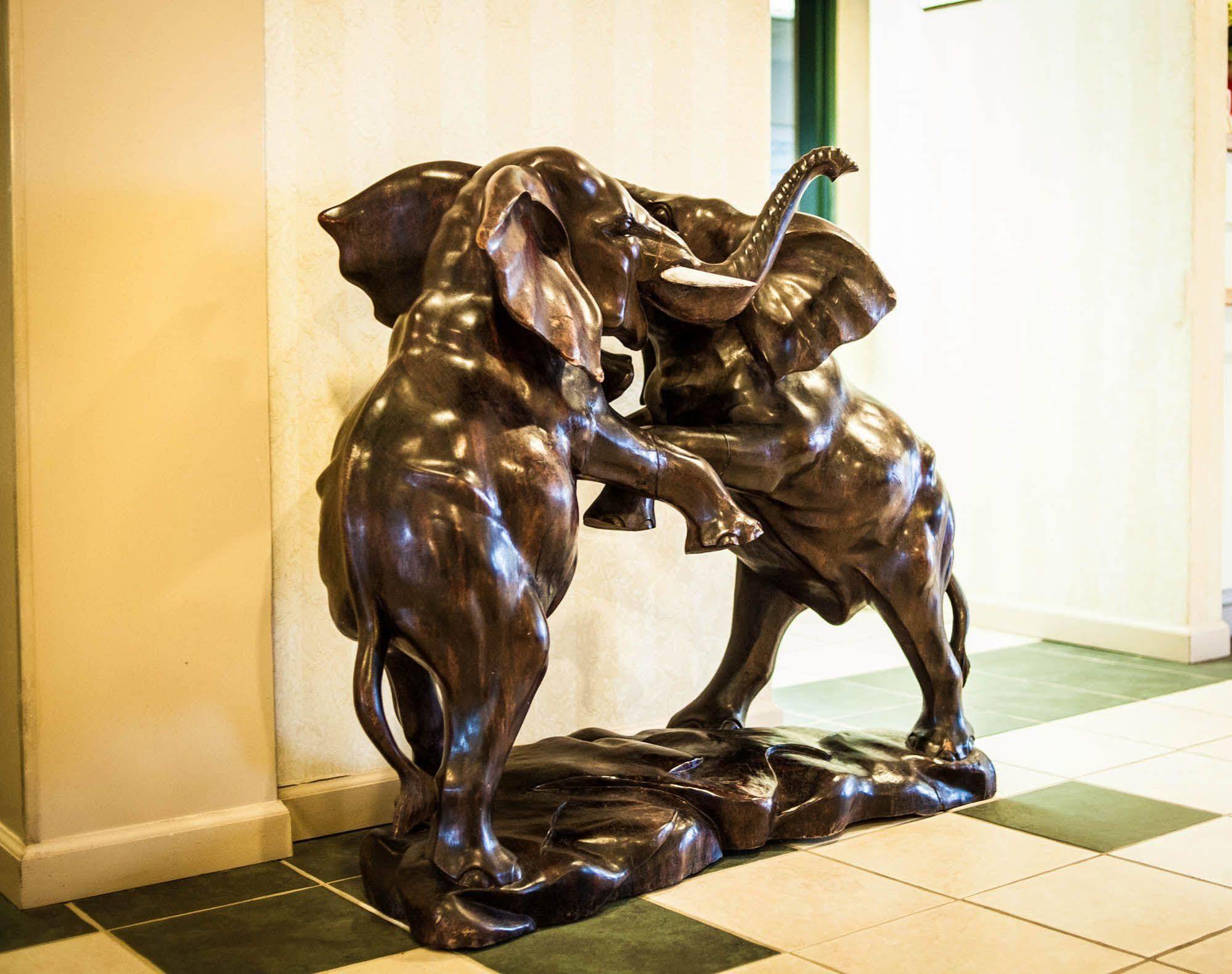 Greystone Inn & Suites Ванс Экстерьер фото