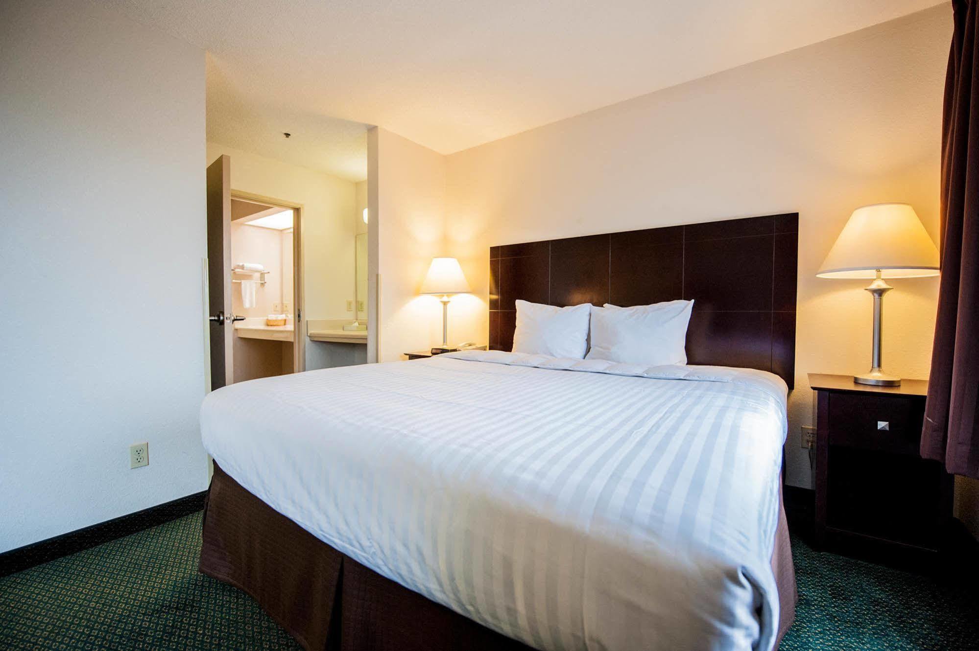 Greystone Inn & Suites Ванс Экстерьер фото